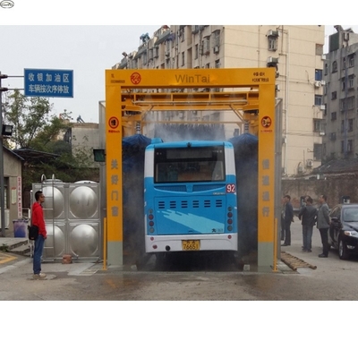 İki taraflı fırça 14kw kanal tipi otomatik otobüs yıkama makinesi Temel temizlik için