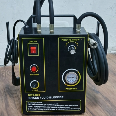 Elektrikli Metal Fren Sıvı Değiştiricisi 250X260X360mm 25kg 15pcs Adaptörü ile